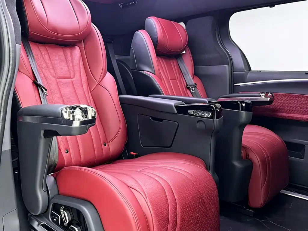 Toyota Granvia — фото 10