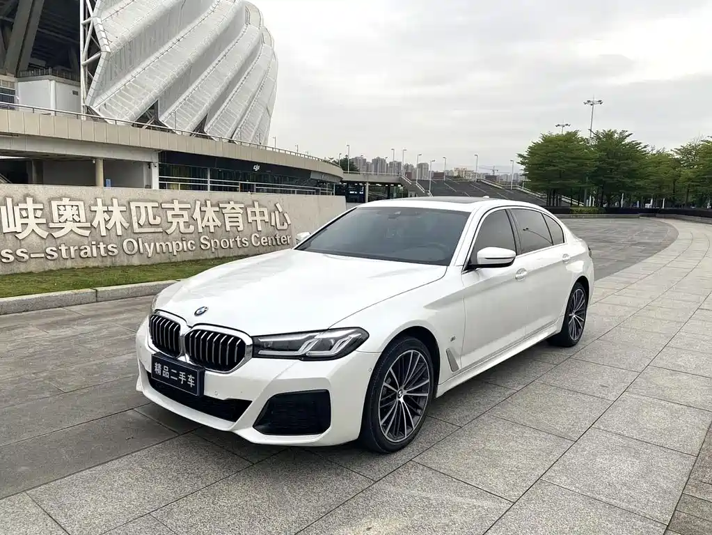 BMW 5 Series 2022 — фото 1