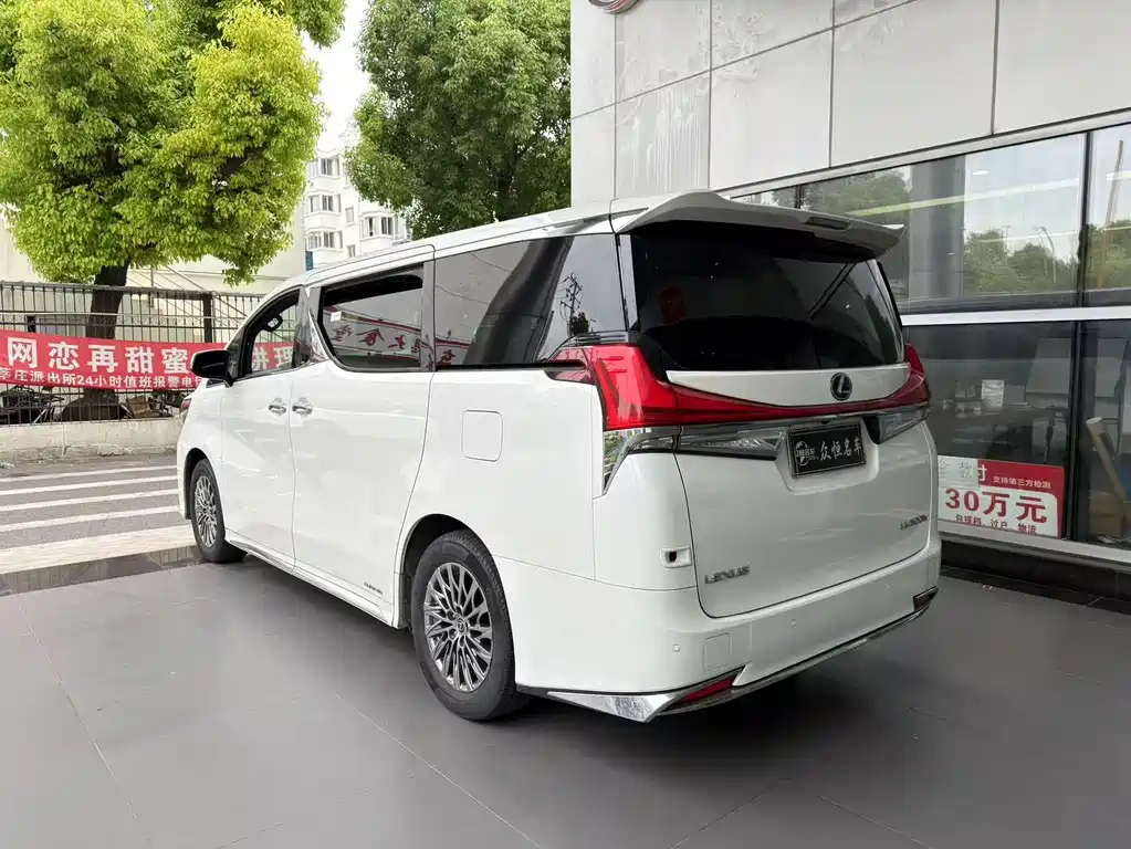 Lexus LM 2022 — фото 19