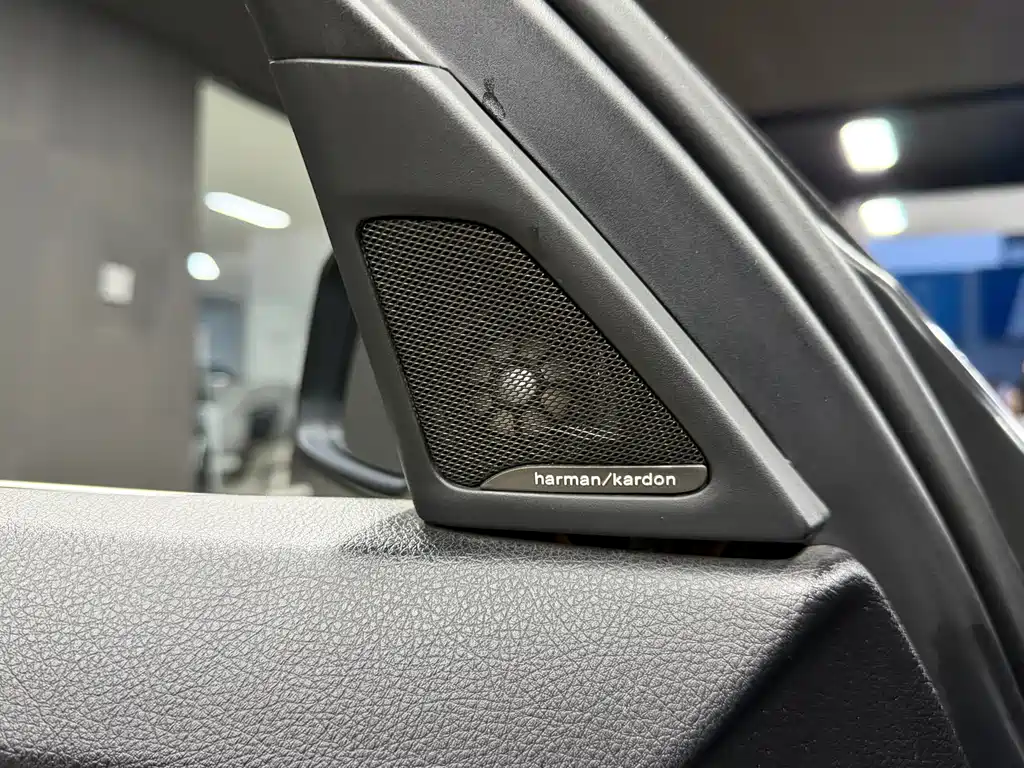 BMW 5 Series 2015 — фото 20