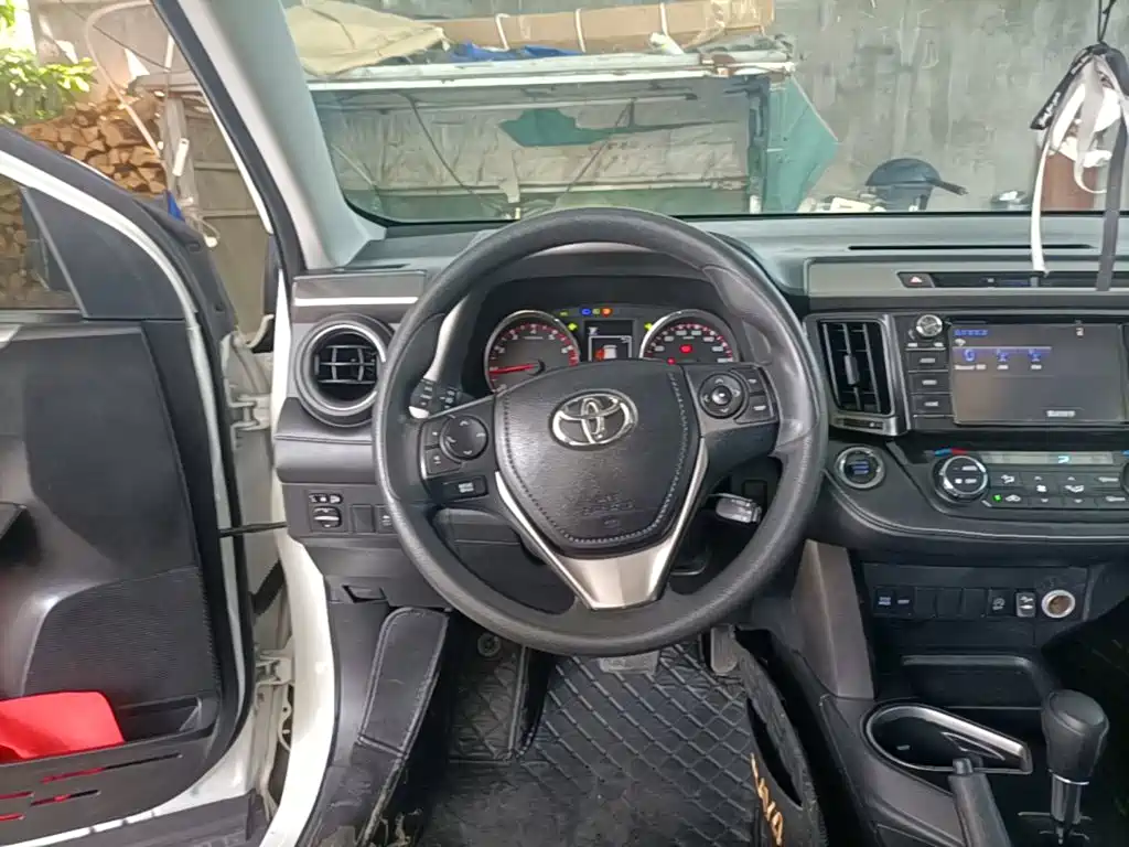 Toyota RAV4 2019 — фото 7