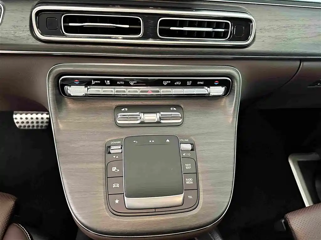 Mercedes-Benz V-Class 2025 — фото 13