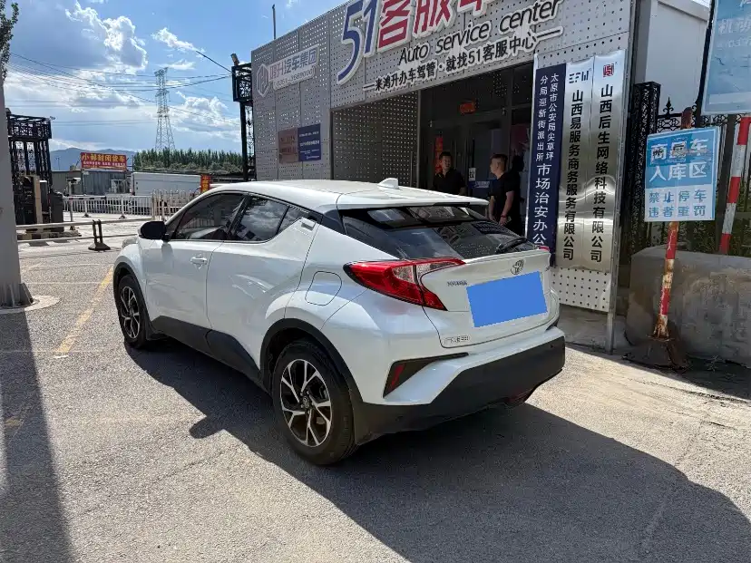 Toyota C-HR 2020 — фото 7
