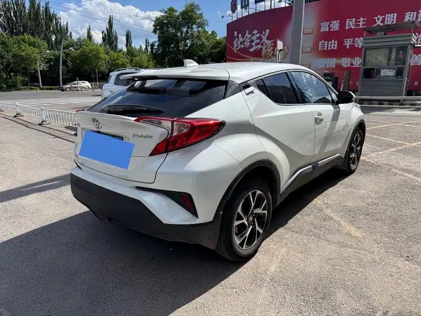 Toyota C-HR 2020 — фото 9
