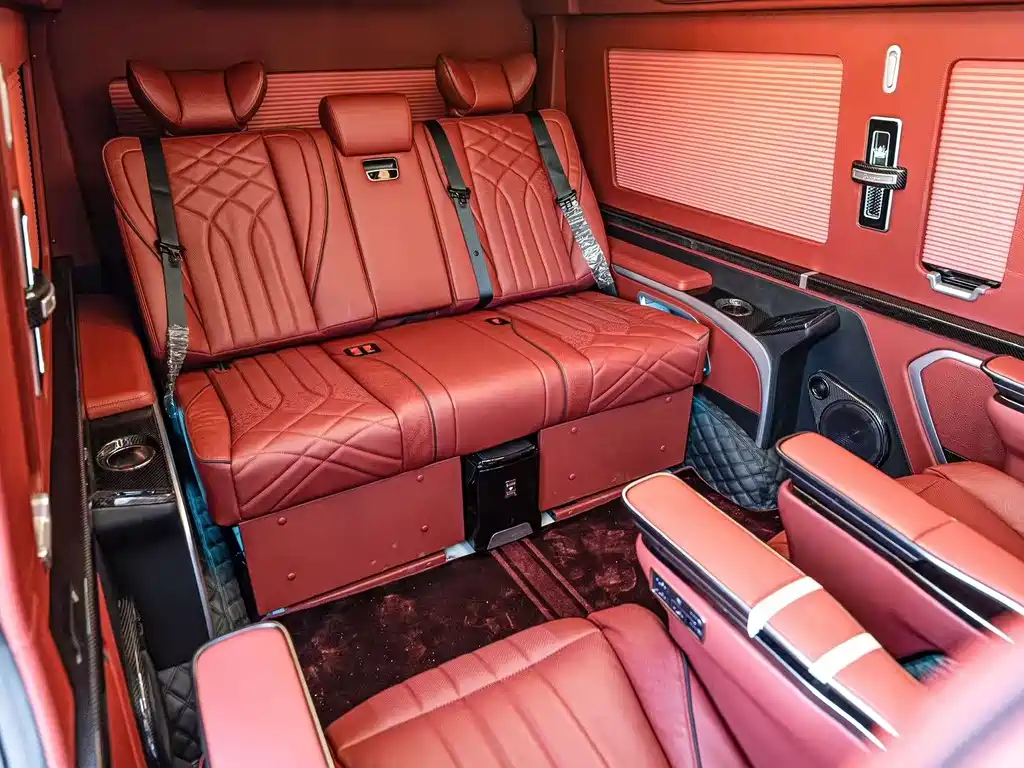 Toyota Hiace — фото 7