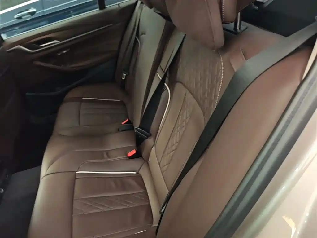 BMW 5 Series 2020 — фото 17