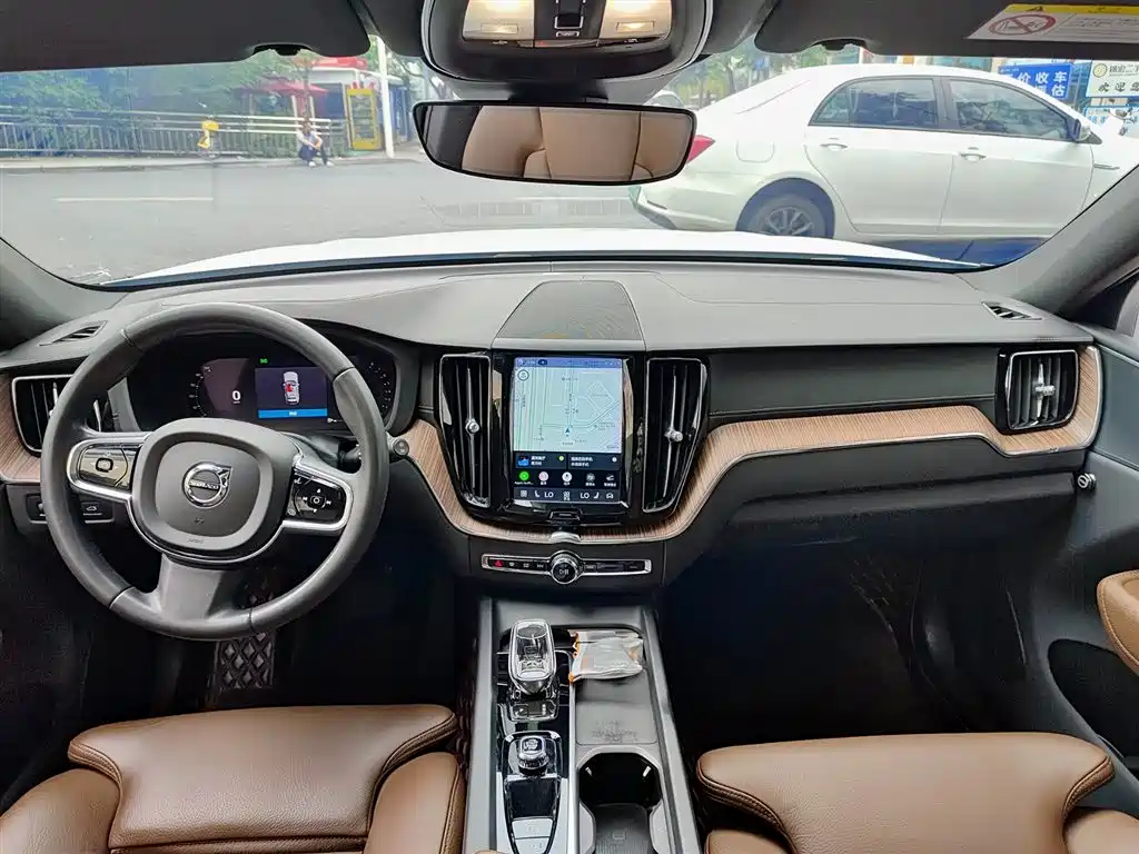 Volvo XC60 2022 — фото 10