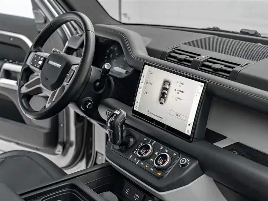 Land Rover Defender 2024 — фото 19