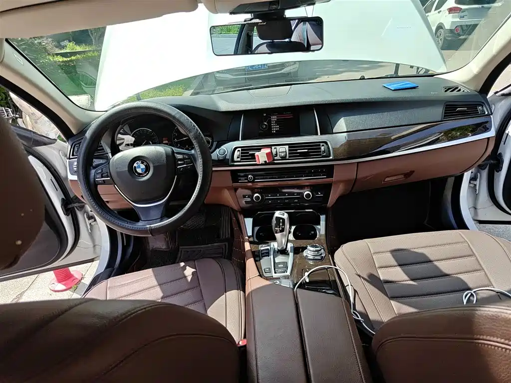 BMW 5 Series 2017 — фото 13