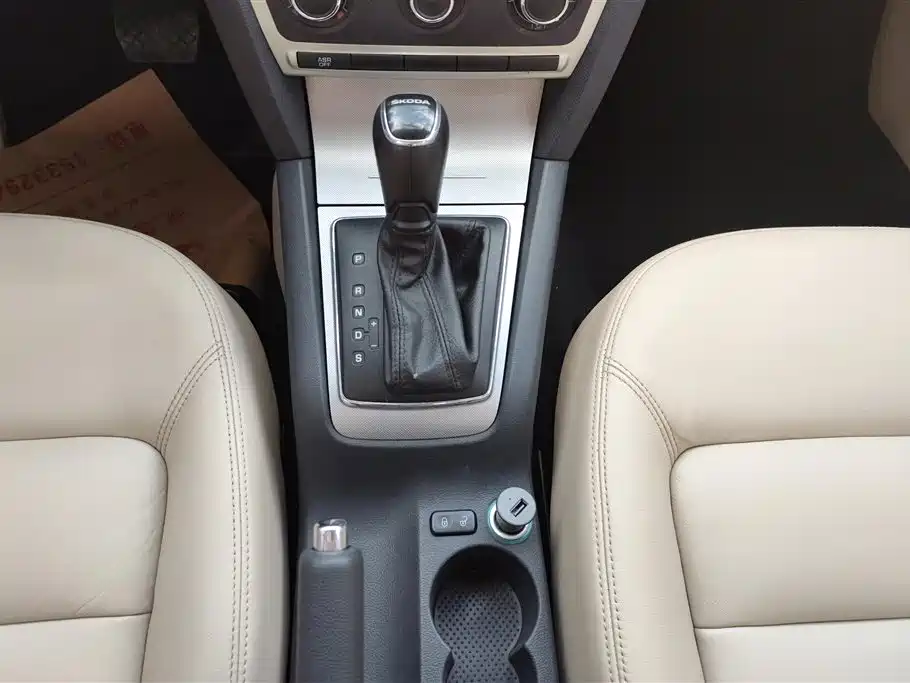 Skoda Octavia 2016 — фото 16