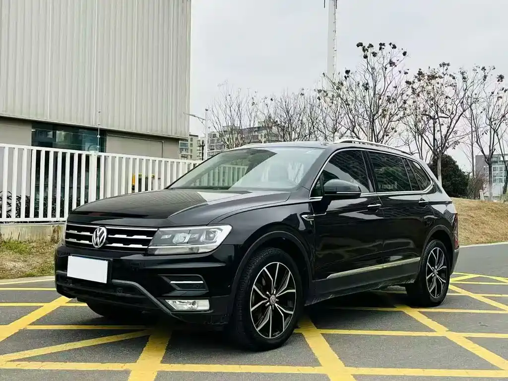 Volkswagen Tiguan L 2019 — фото 1