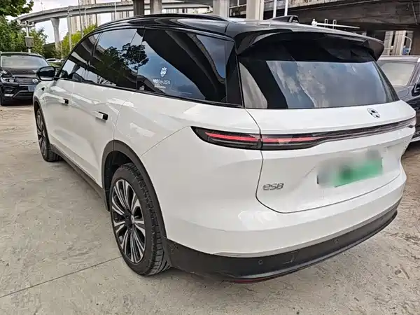 NIO ES8 2024
