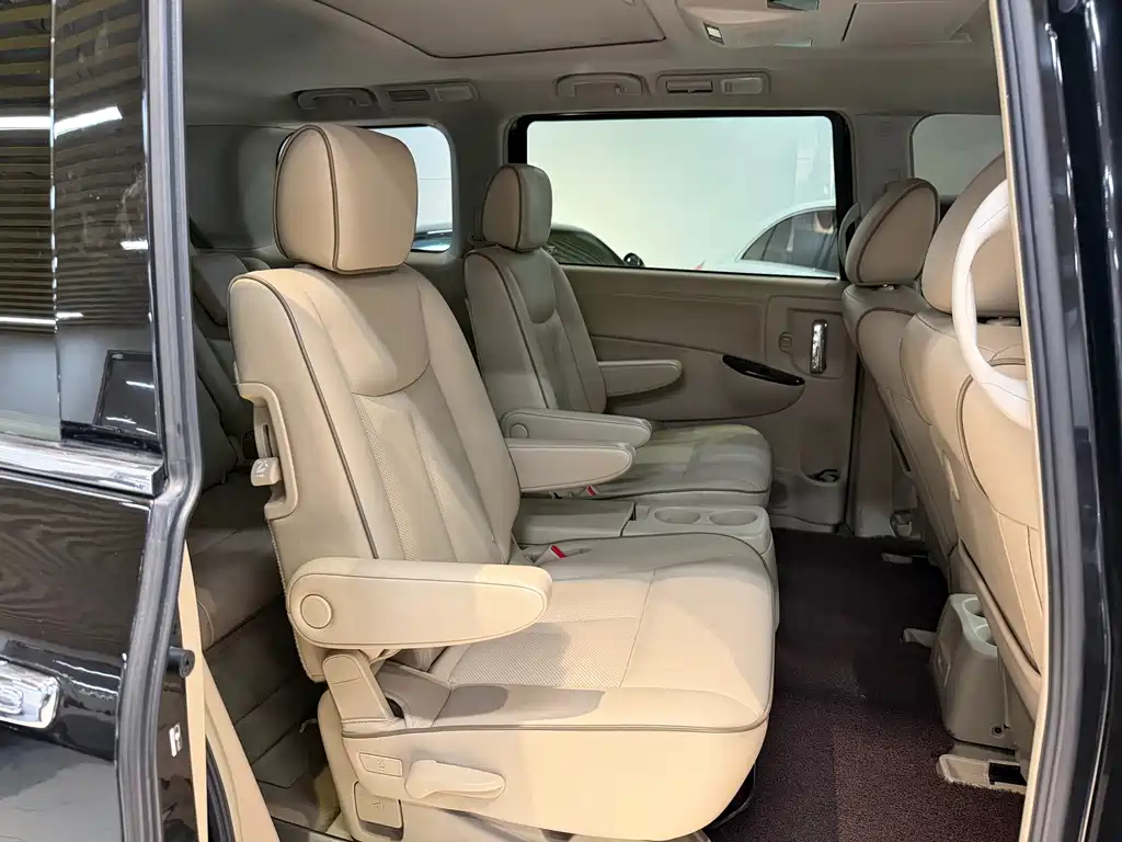 Nissan Quest 2016 — фото 29