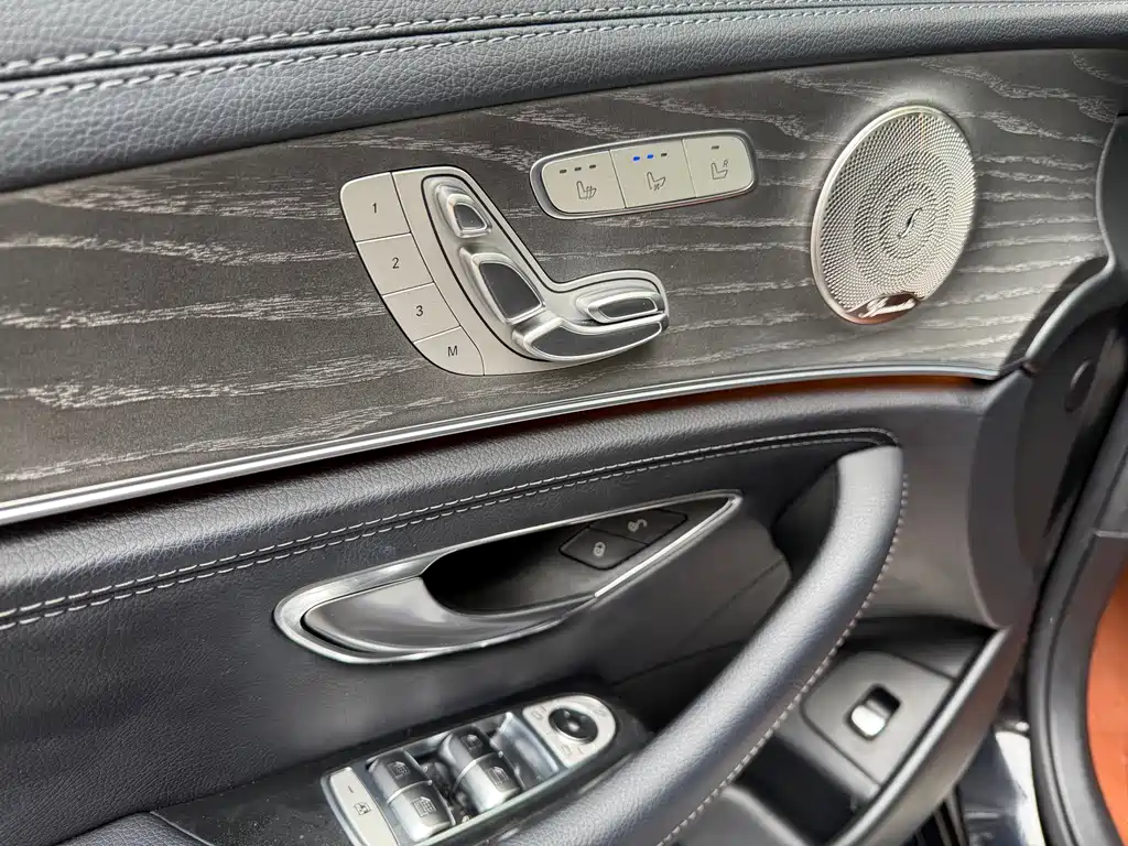 Mercedes-Benz E-Class 2023 — фото 10