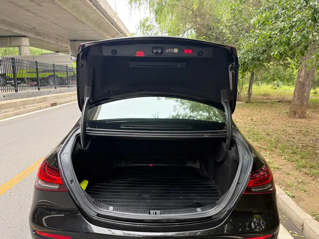 Mercedes-Benz E-Class 2023 — фото 12