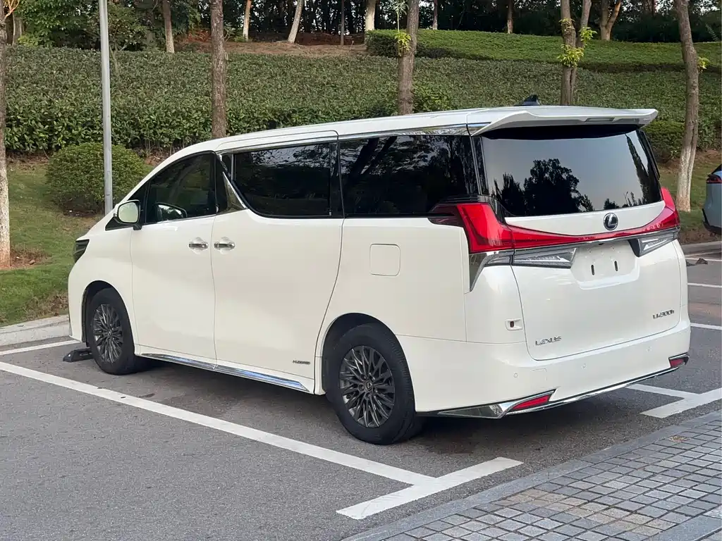 Lexus LM 2021
