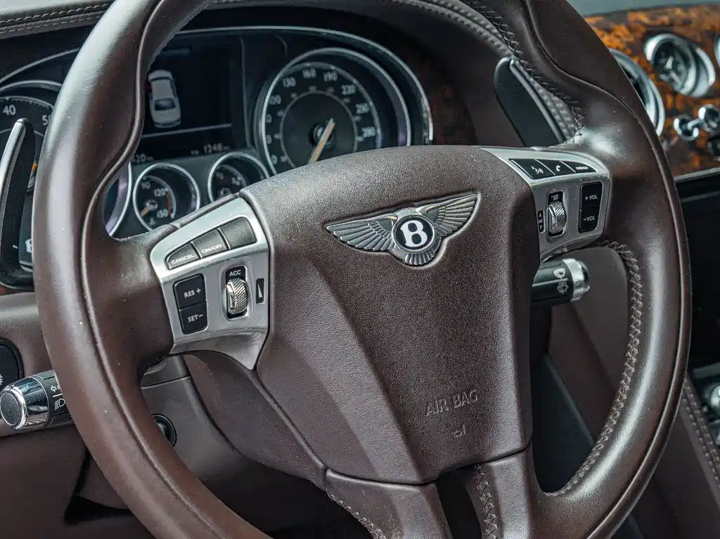 Bentley Flying Spur 2017 — фото 13