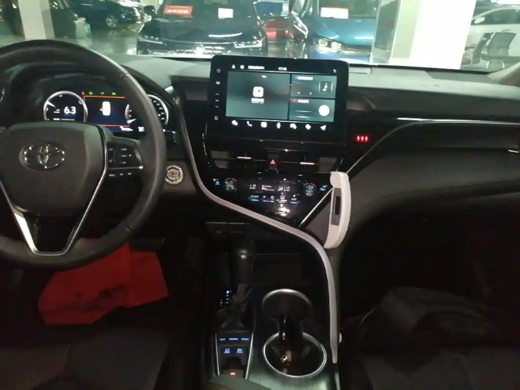 Toyota Camry 2021 — фото 13