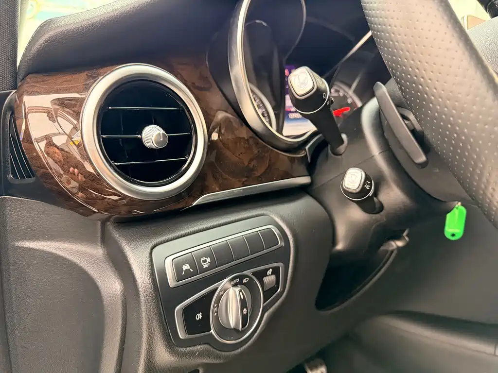 Mercedes-Benz V-Class 2019 — фото 15