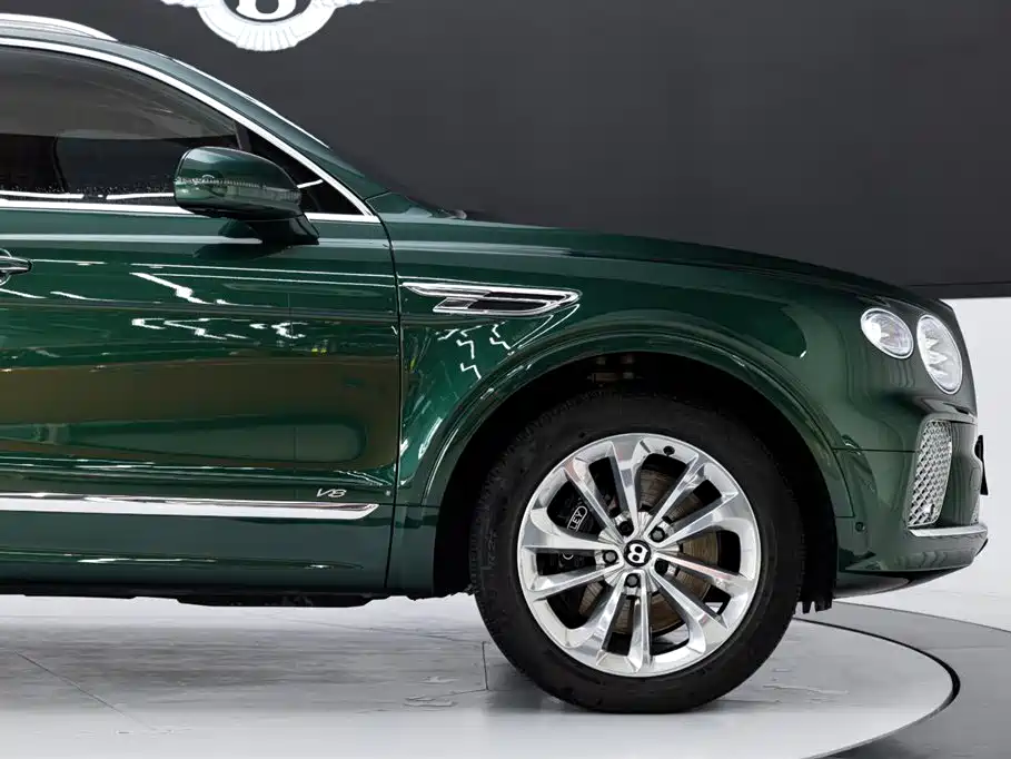 Bentley Bentayga 2022 — фото 21