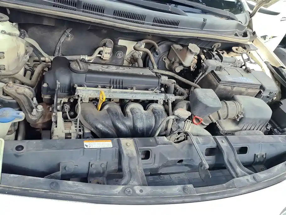 Hyundai Verna 2015 — фото 10