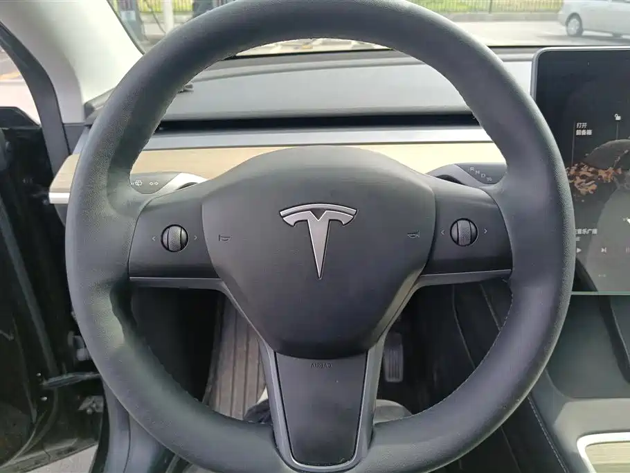 Tesla Model Y 2023 — фото 15