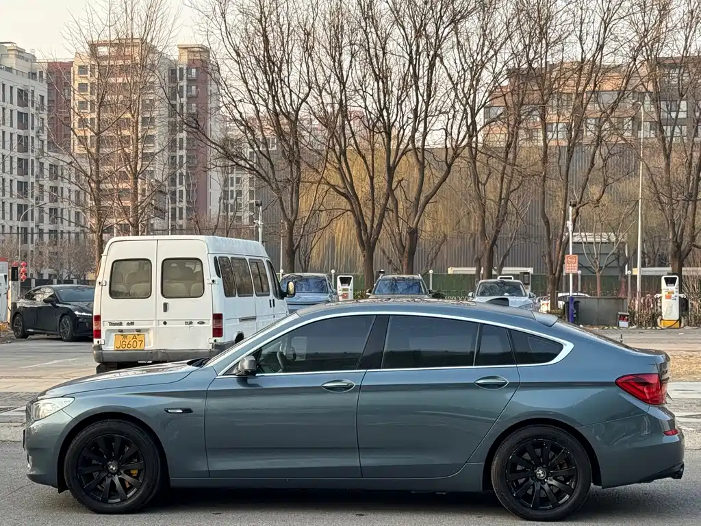BMW 5 Series GT 2012 — фото 10