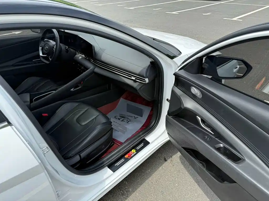 Hyundai Elantra 2022 — фото 11