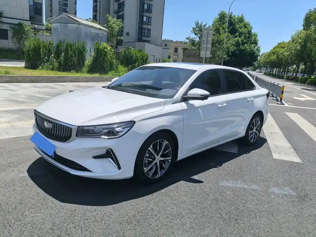 Geely Emgrand 2024
