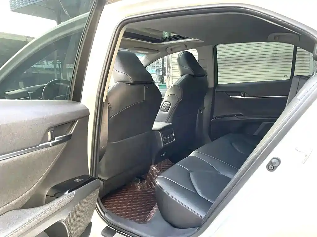 Toyota Camry 2023 — фото 10