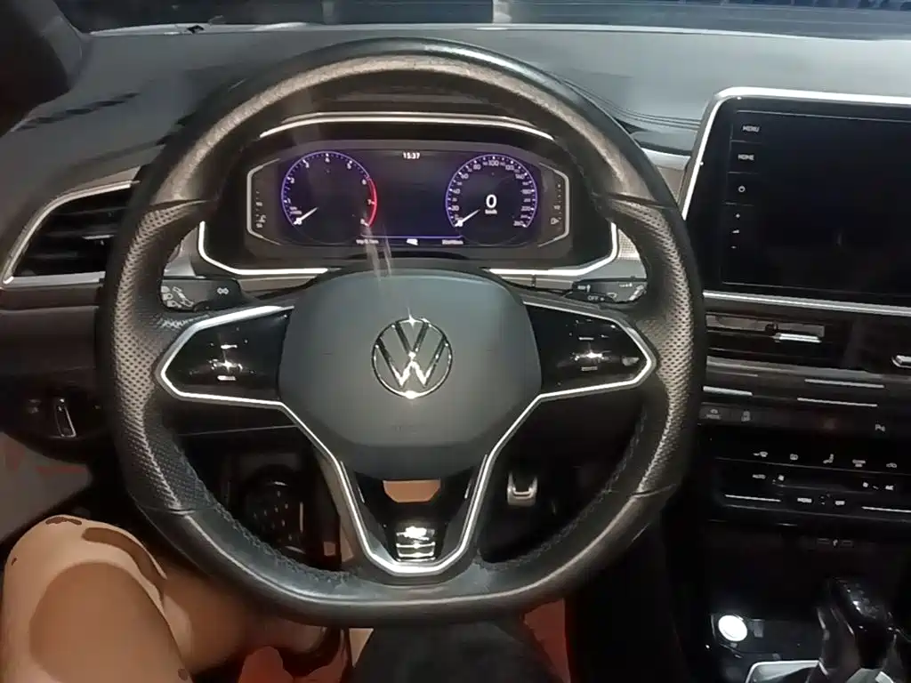 Volkswagen T-Roc 2023 — фото 11