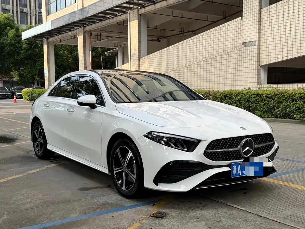 Mercedes-Benz A-Class 2023 — фото 3