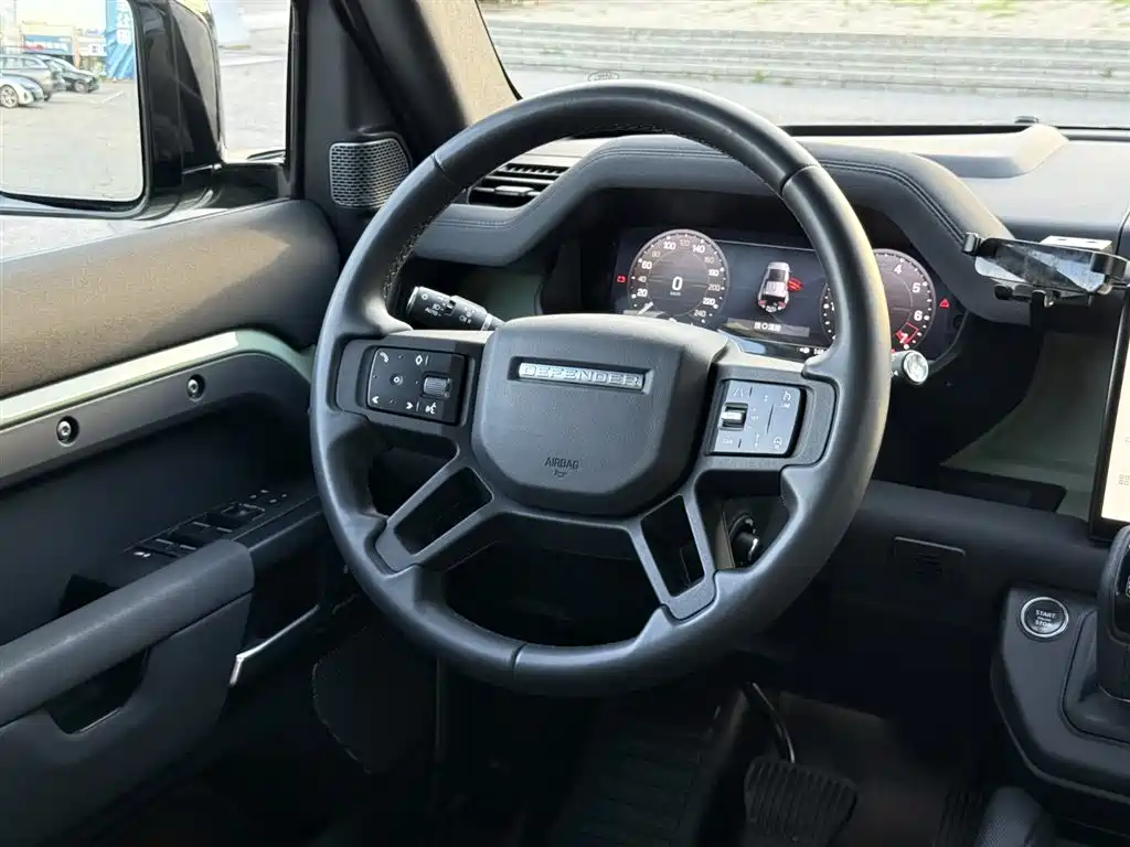 Land Rover Defender 2023 — фото 37