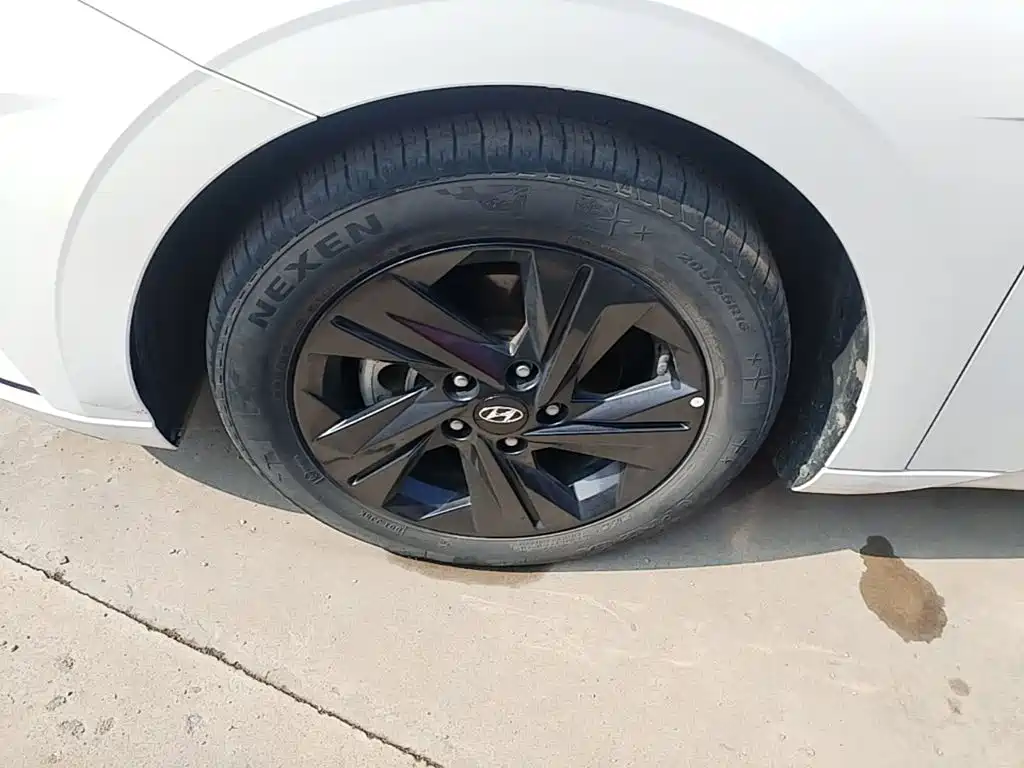 Hyundai Elantra 2023 — фото 23