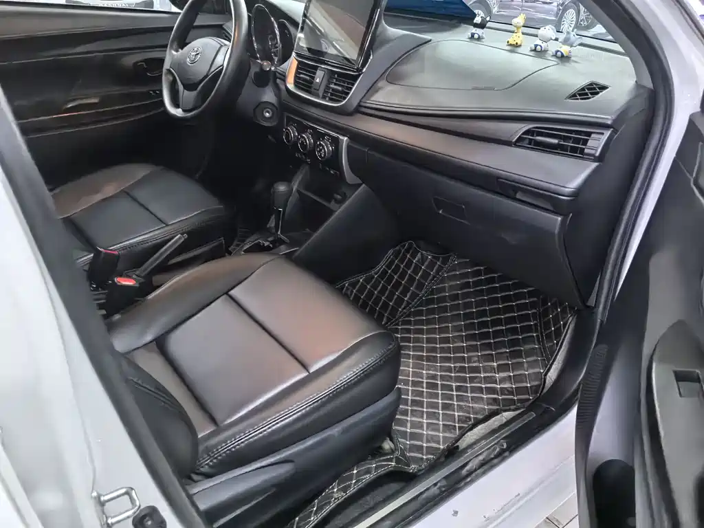 Toyota Yaris L 2020 — фото 10