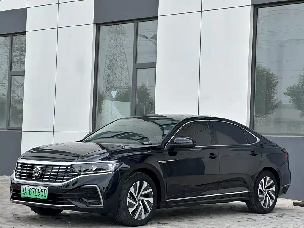Volkswagen Passat PHEV 2024 — фото 2