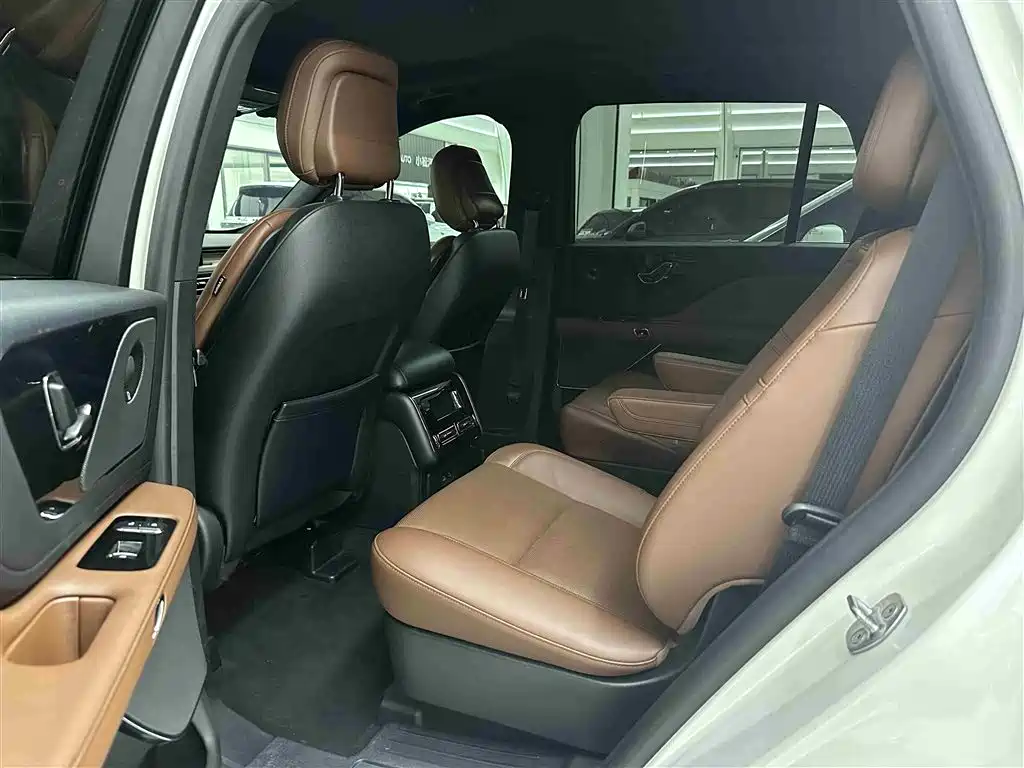 Lincoln Aviator 2022 — фото 11