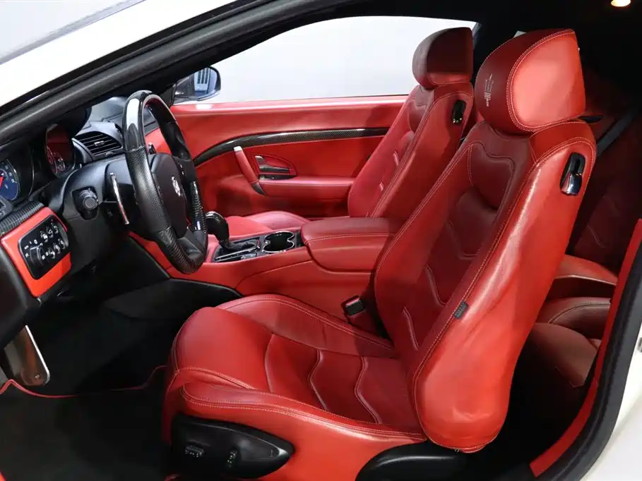 Maserati GranTurismo 2018 — фото 14