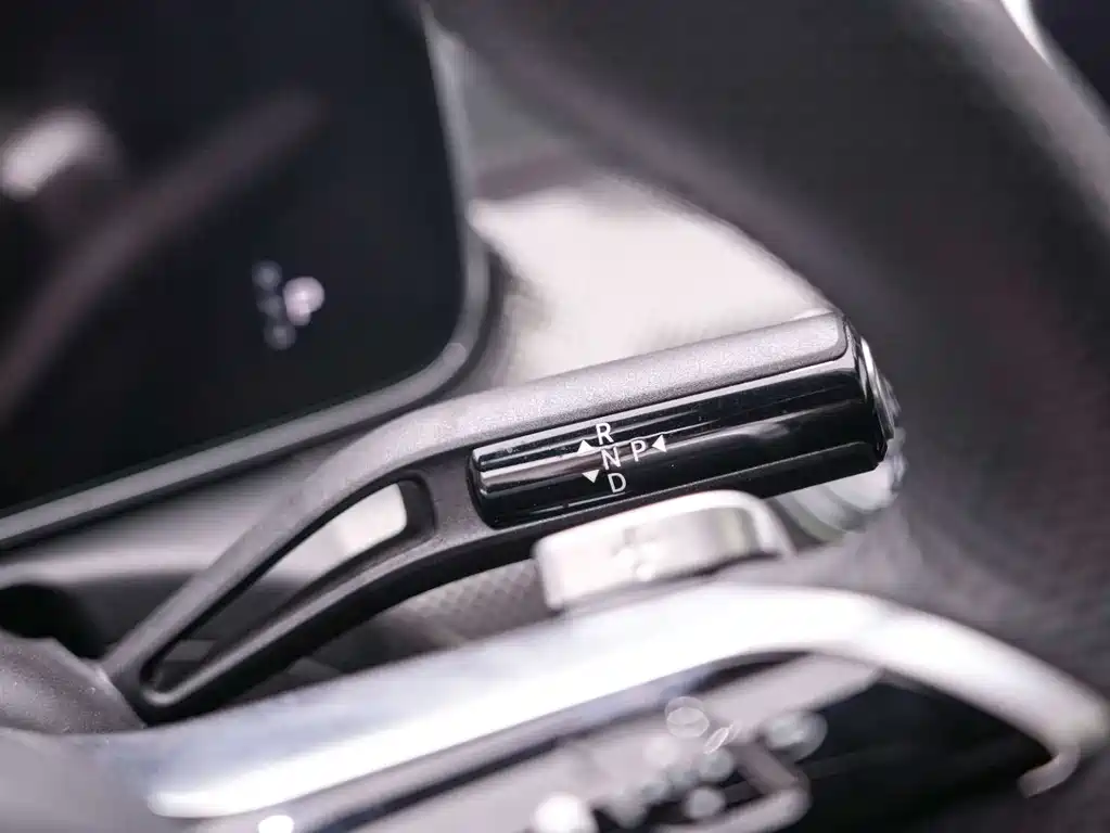 Mercedes-Benz C-Class 2024 — фото 12