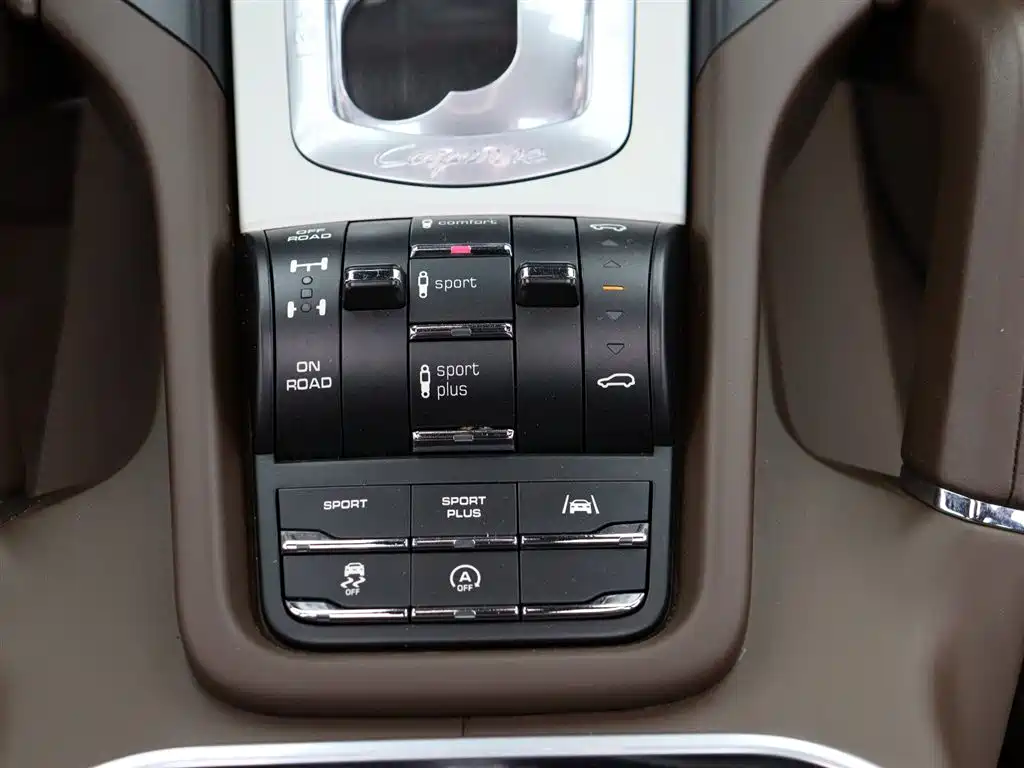 Porsche Cayenne 2015 — фото 23
