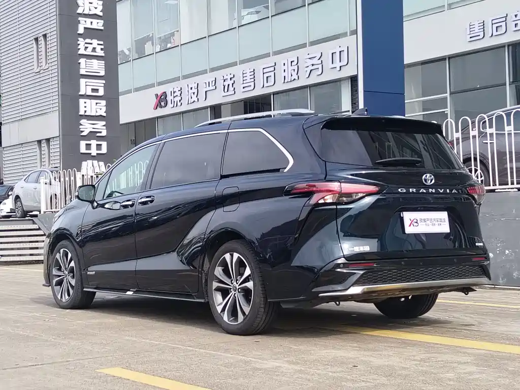 Toyota Granvia 2023
