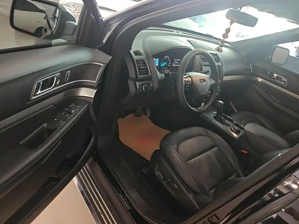Ford Explorer 2018 — фото 16