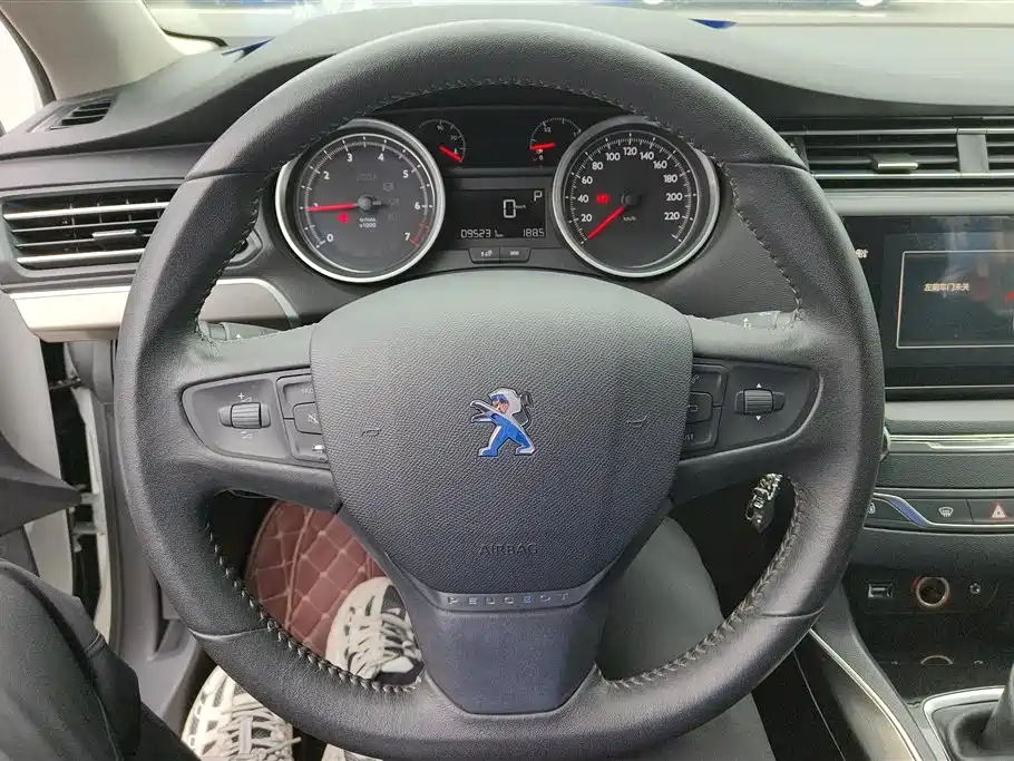 Peugeot 408 2015 — фото 15