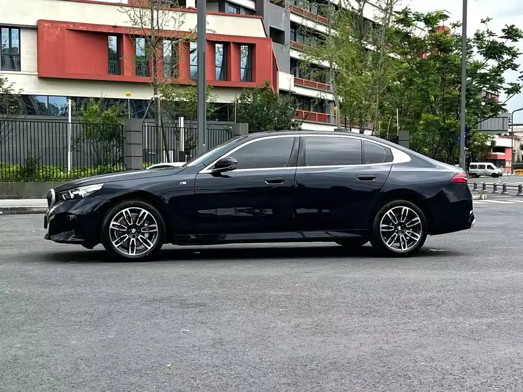 BMW 5 Series 2024