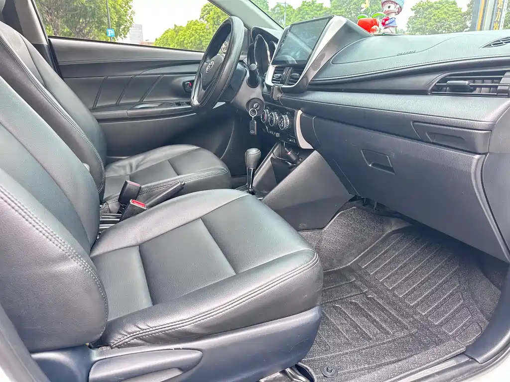 Toyota Yaris L 2019 — фото 11
