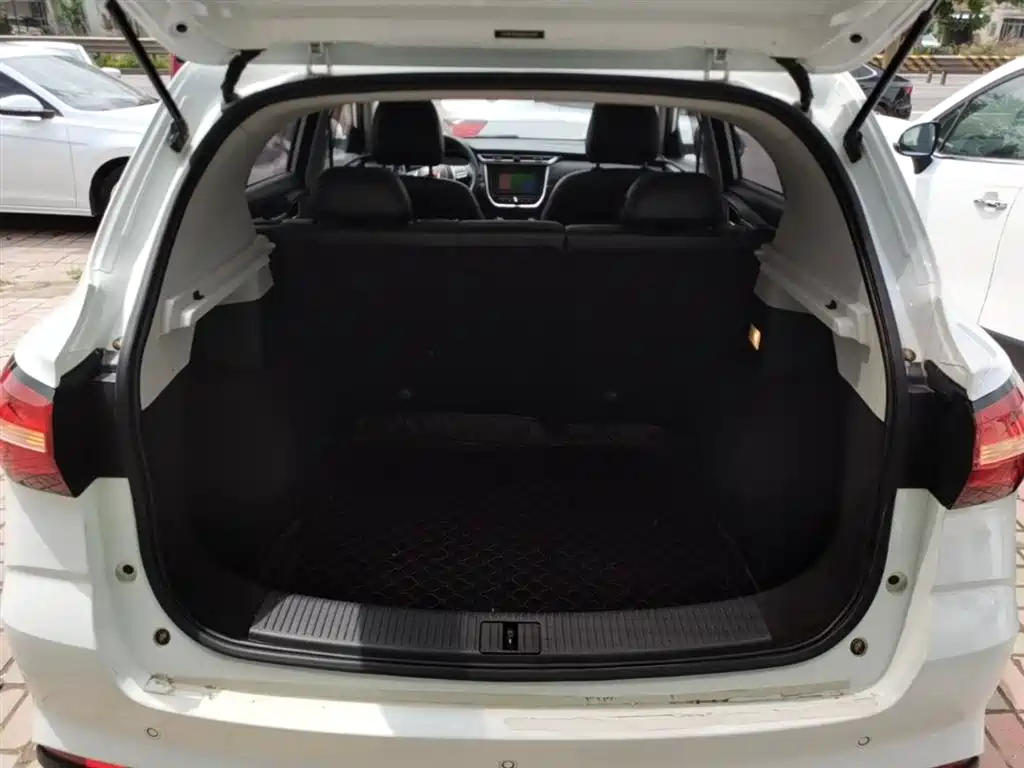 Roewe RX3 2019 — фото 19
