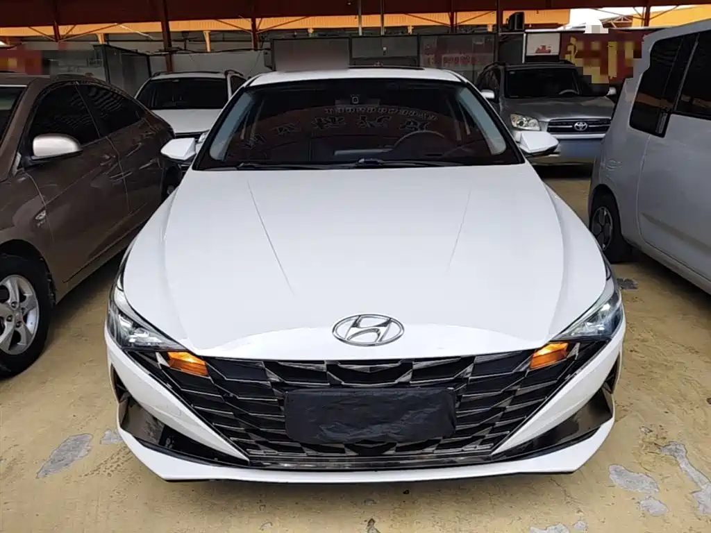 Hyundai Elantra 2023 — фото 3
