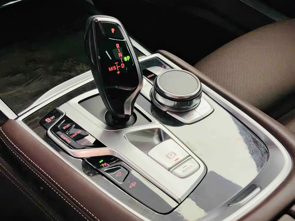 BMW 7 Series 2018 — фото 14
