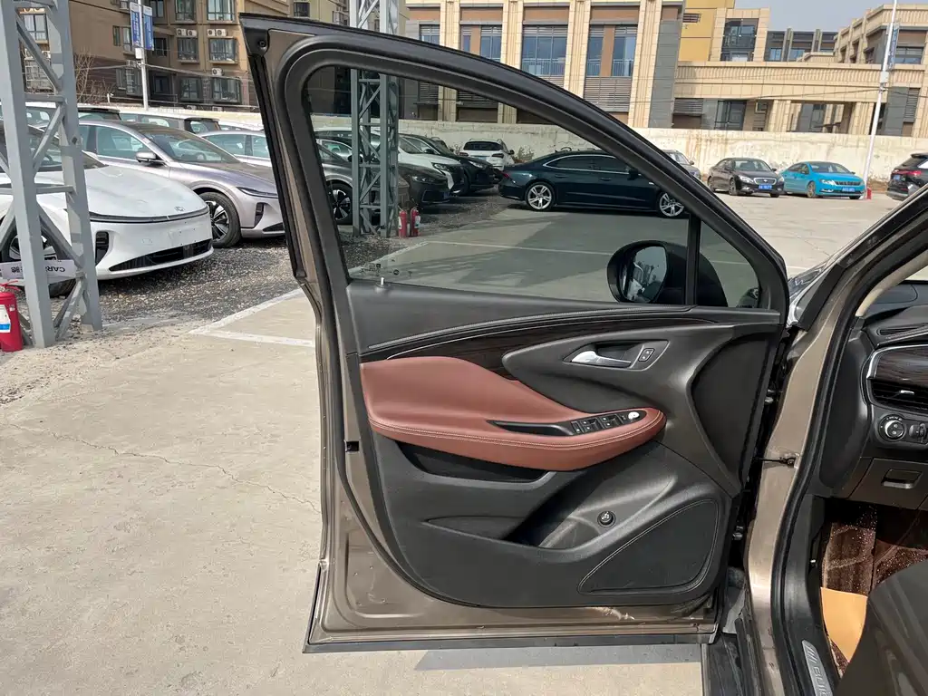 Buick Envision Plus 2017 — фото 15
