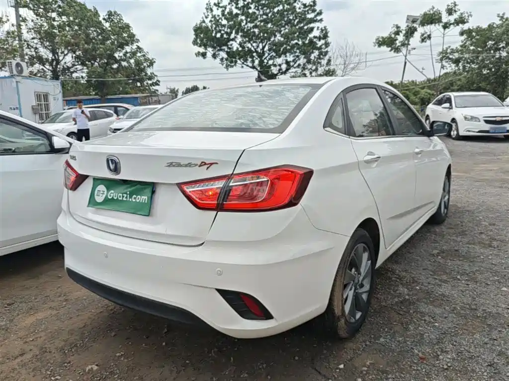 Changan Eado DT 2018 — фото 7